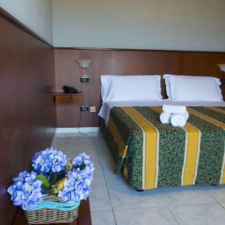 Hotel Dei Pini Porto Empedocle Bagian luar foto