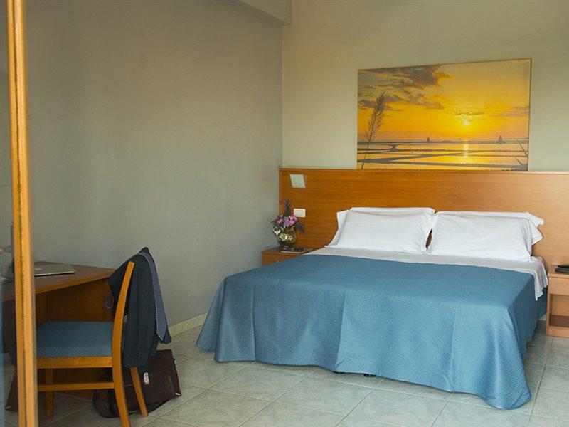 Hotel Dei Pini Porto Empedocle Bagian luar foto